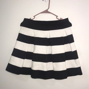 Xhilaration B&W Skirt